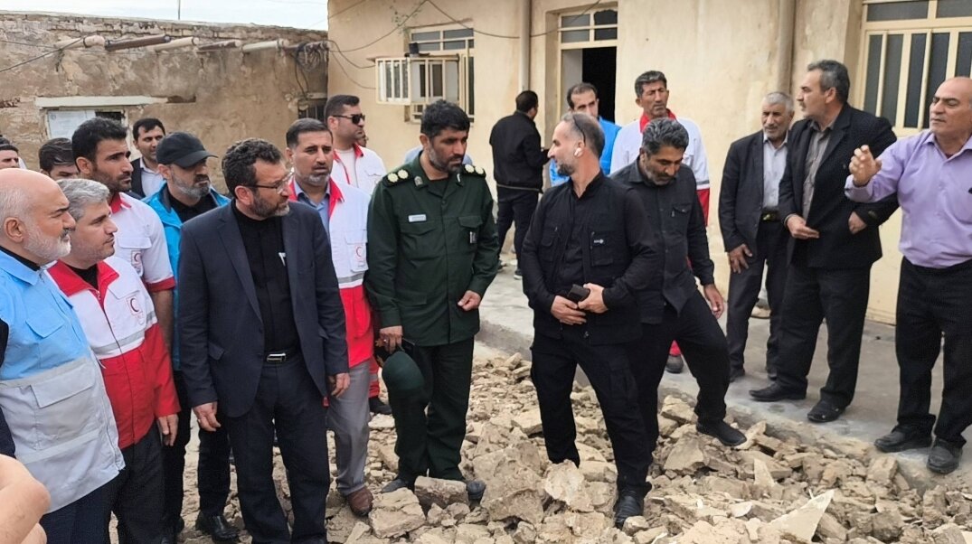 حضور استاندار خوزستان در مناطق زلزلهزده مسجدسلیمان