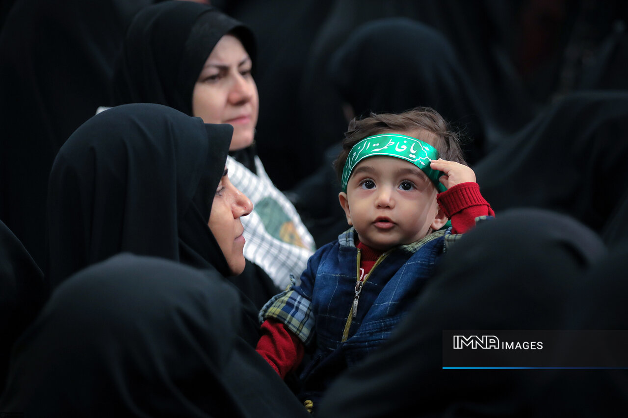 مانند زهرا اشک‌هامان هم سیاسی است