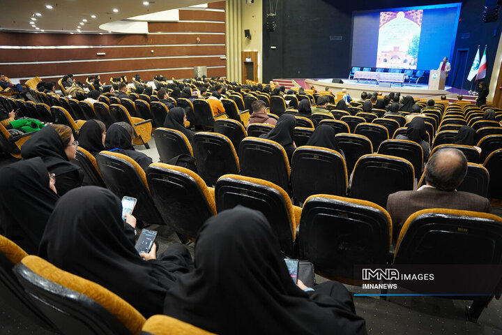 هفته پژوهش استانی در دانشگاه اصفهان با محوریت گردشگری