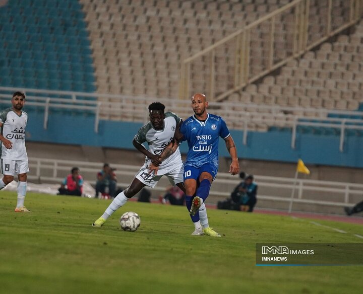 ذوب آهن یک برد تا تساوی با استقلال می‌خواهد