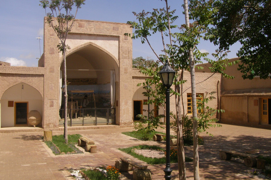 مدرسههایی که خشت به خشتش معلم تاریخ است