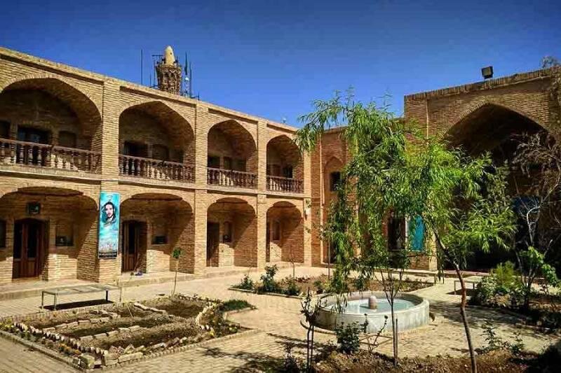 مدرسههایی که خشت به خشتش معلم تاریخ است