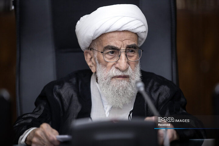 بازگشت قطعنامههای تحریمی غیرقانونی است