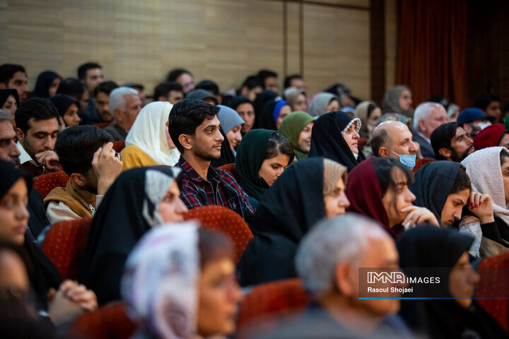 شب شعر «به ساعت اصفهان»