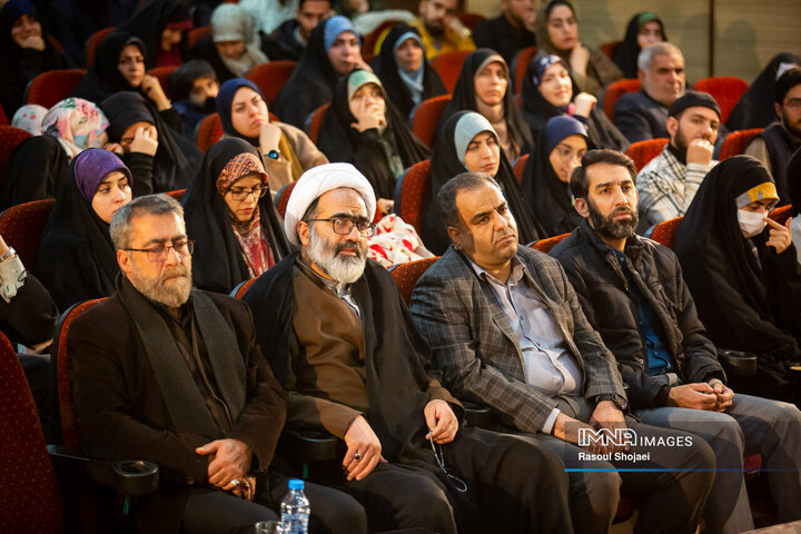 شب شعر «به ساعت اصفهان»