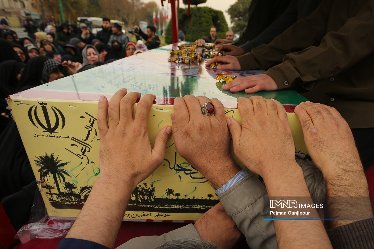 بام ایران آکنده از عطر شهدای گمنام شد