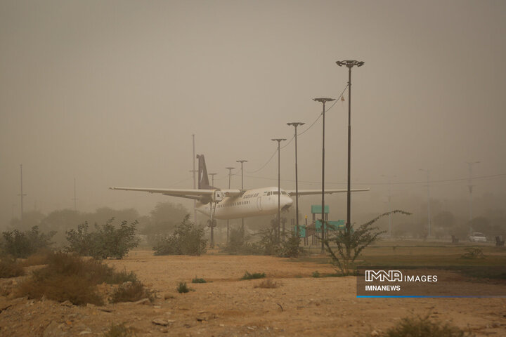 هجوم گرد و غبار به اهواز