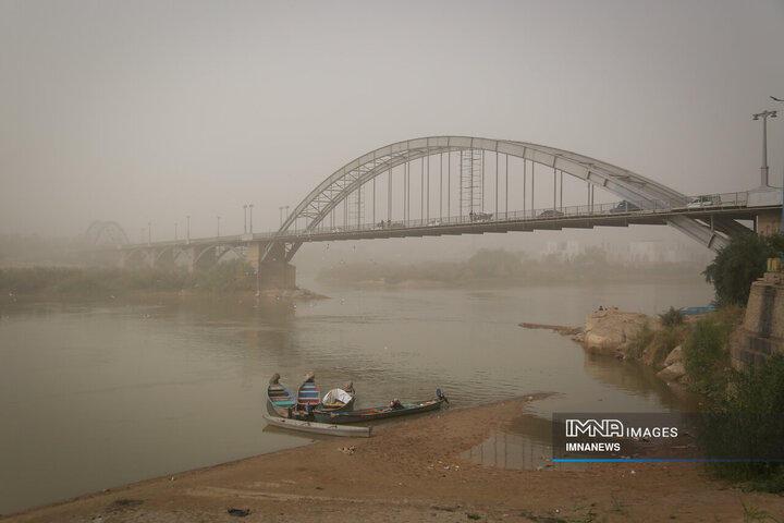 هجوم گرد و غبار به اهواز