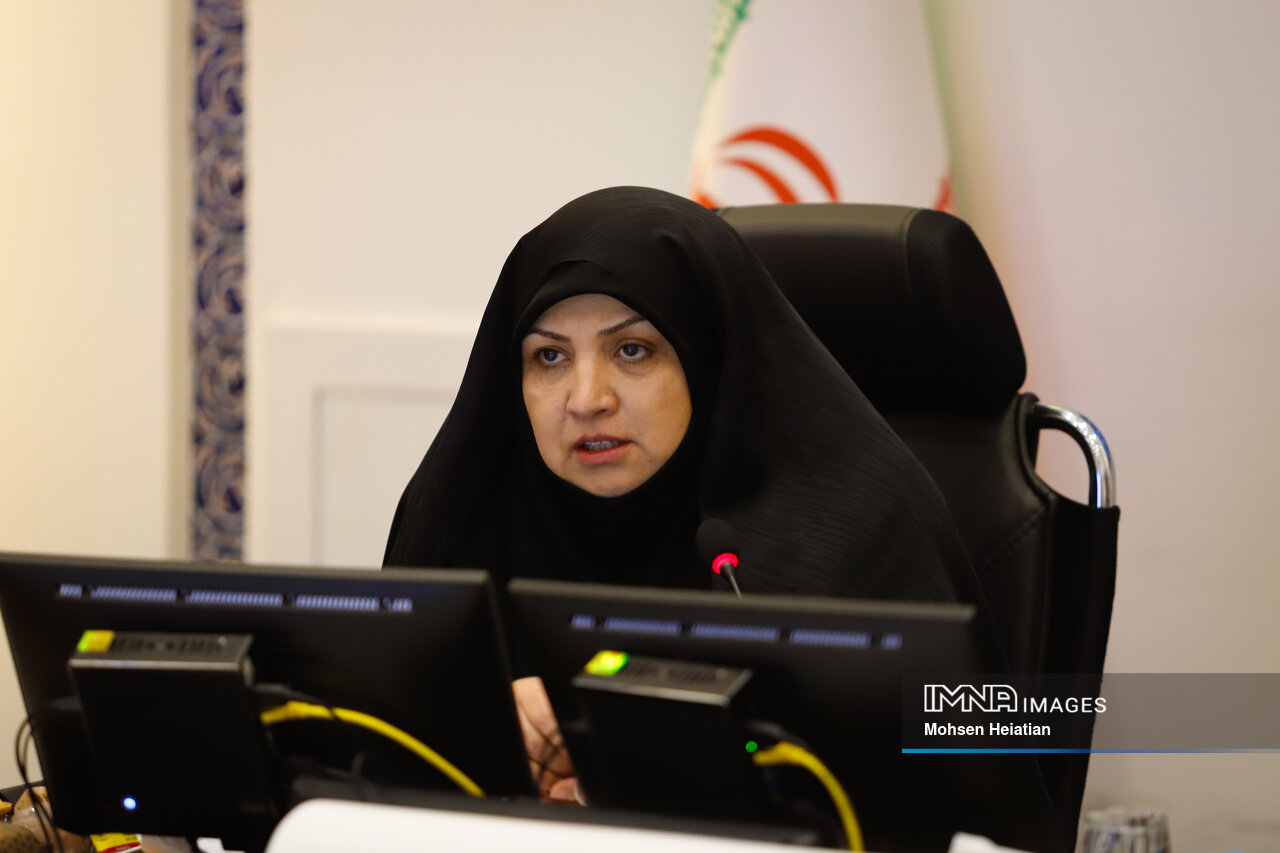 بررسی احداث، تجهیز و بهرهبرداری مشارکتی زمینهای روباز ورزشی در محلات شهر اصفهان