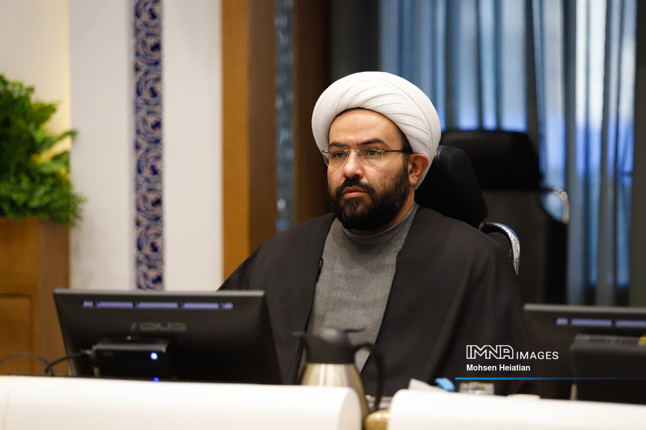 بررسی احداث، تجهیز و بهرهبرداری مشارکتی زمینهای روباز ورزشی در محلات شهر اصفهان