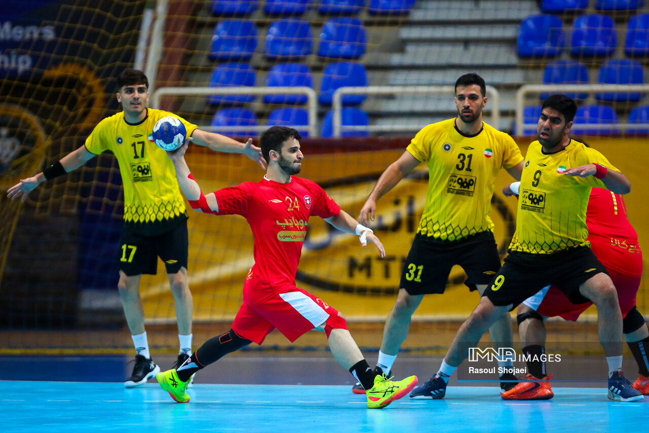 سایه اندازی اشتباهات داوری بر نیم فصل نخست لیگ هندبال