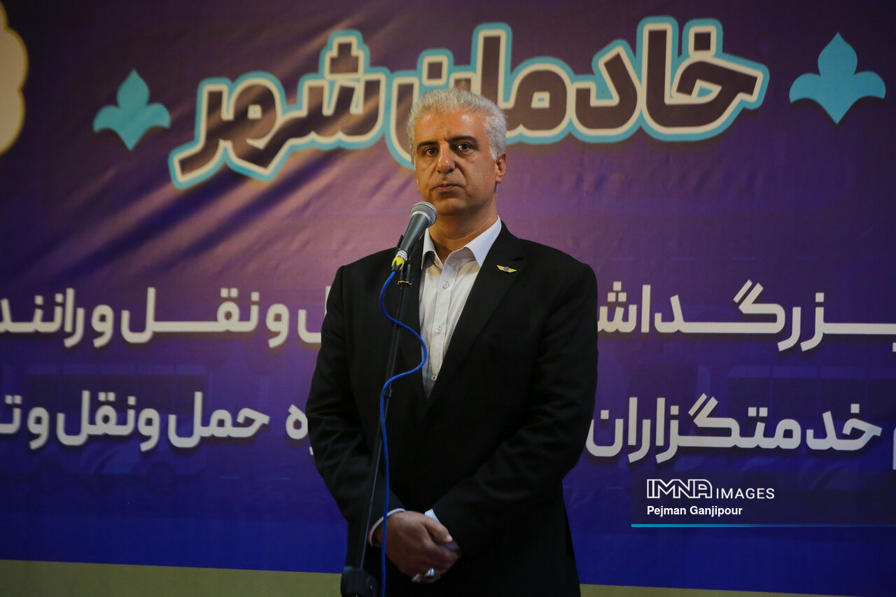 یک روز به افتخار خانواده بزرگ حملونقل/ تقدیر از سکانداران جاده و ریل در اصفهان