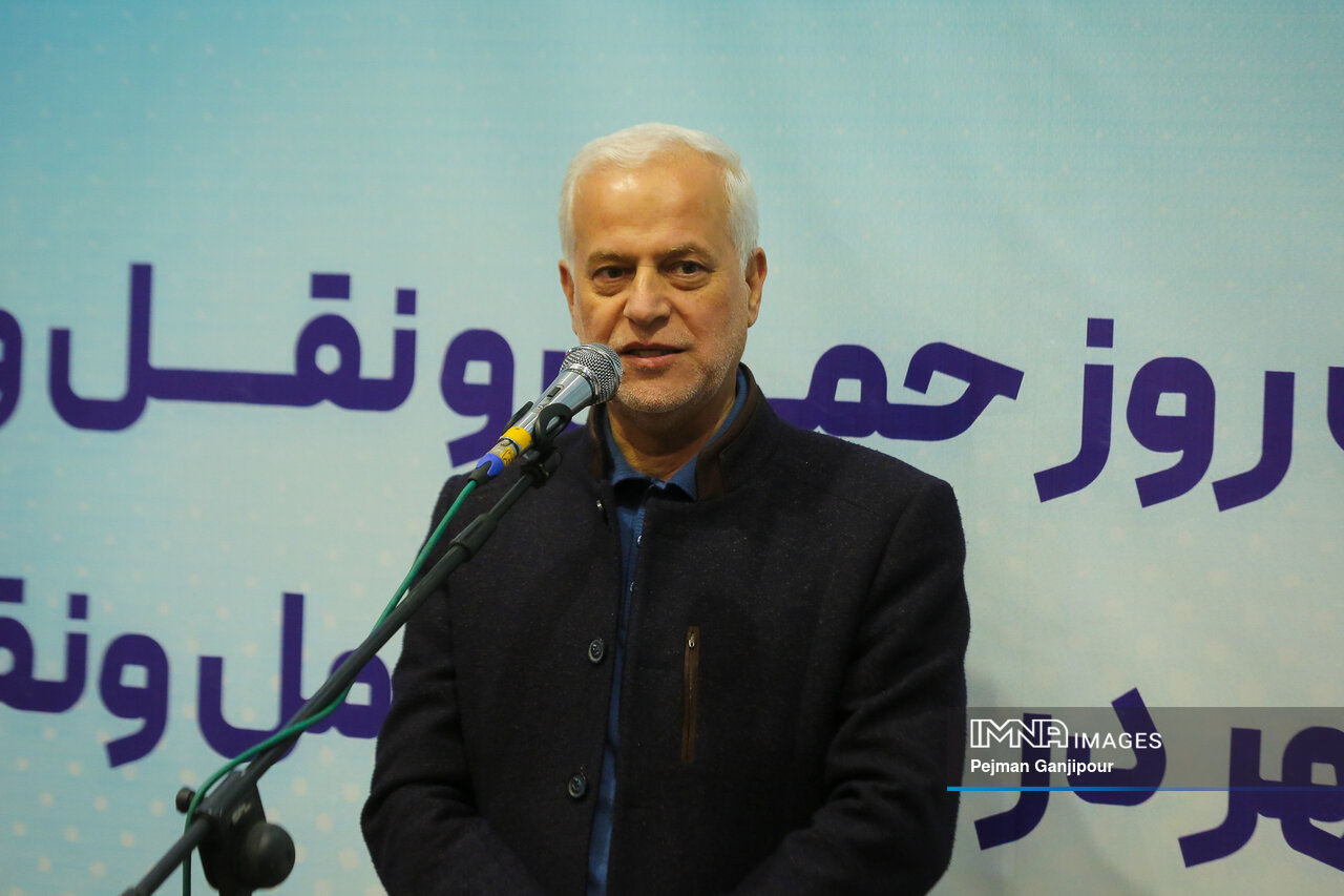 یک روز به افتخار خانواده بزرگ حملونقل/ تقدیر از سکانداران جاده و ریل در اصفهان