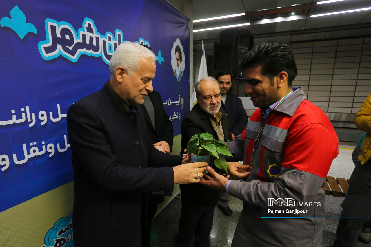 یک روز به افتخار خانواده بزرگ حملونقل/ تقدیر از سکانداران جاده و ریل در اصفهان