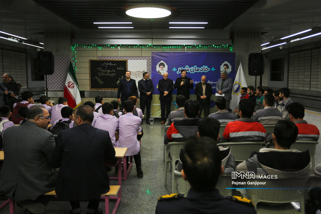 یک روز به افتخار خانواده بزرگ حملونقل/ تقدیر از سکانداران جاده و ریل در اصفهان