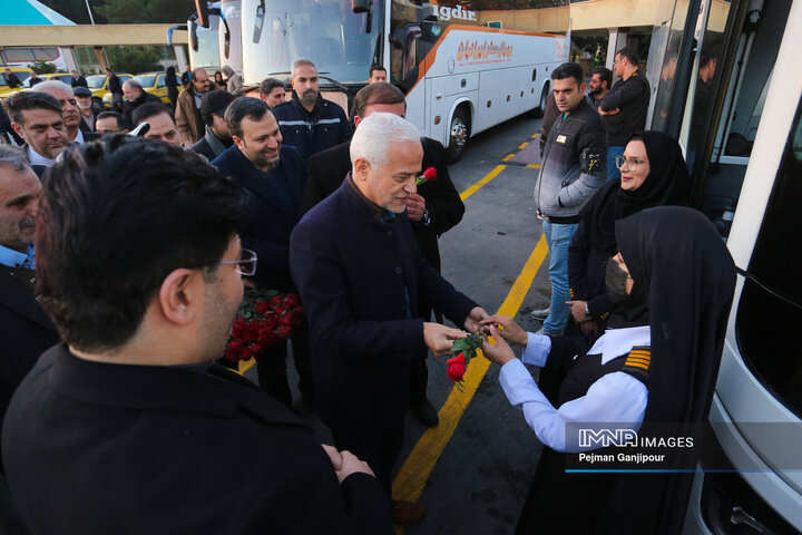 چادر بر سر، فرمان در دست؛ زنانی که روایت جدیدی از جادهها نوشتند