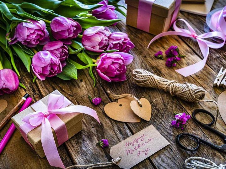 روز مادر و روز زن 1403 چه روزی است و چه هدیهای برای آن تهیه کنیم؟ روز مادر و روز زن 1403 چه روزی است و چه هدیهای برای آن تهیه کنیم؟