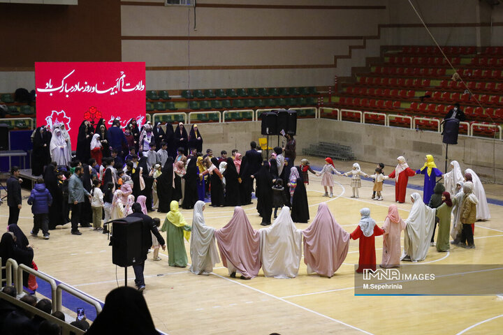 اجتماع خانوادگی و جشن روز مادر در تبریز