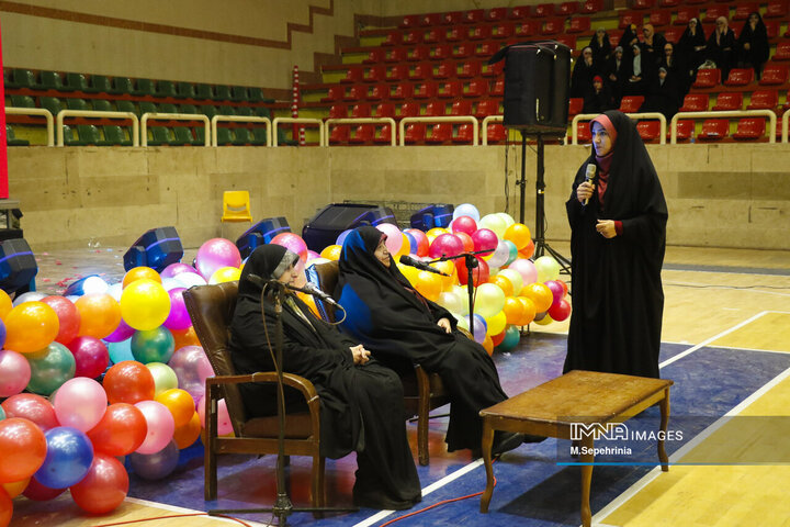 اجتماع خانوادگی و جشن روز مادر در تبریز