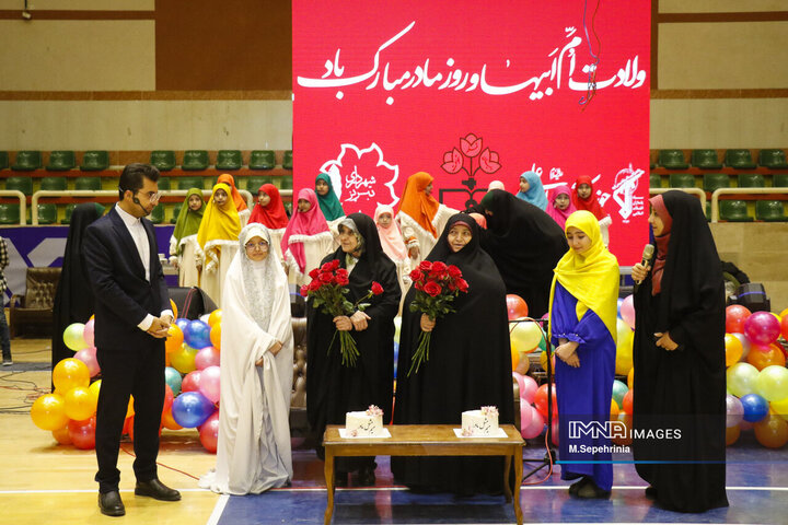 اجتماع خانوادگی و جشن روز مادر در تبریز