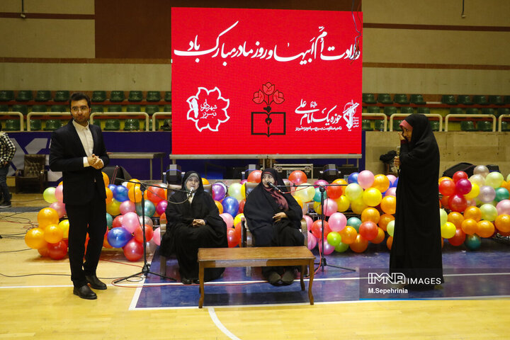 اجتماع خانوادگی و جشن روز مادر در تبریز