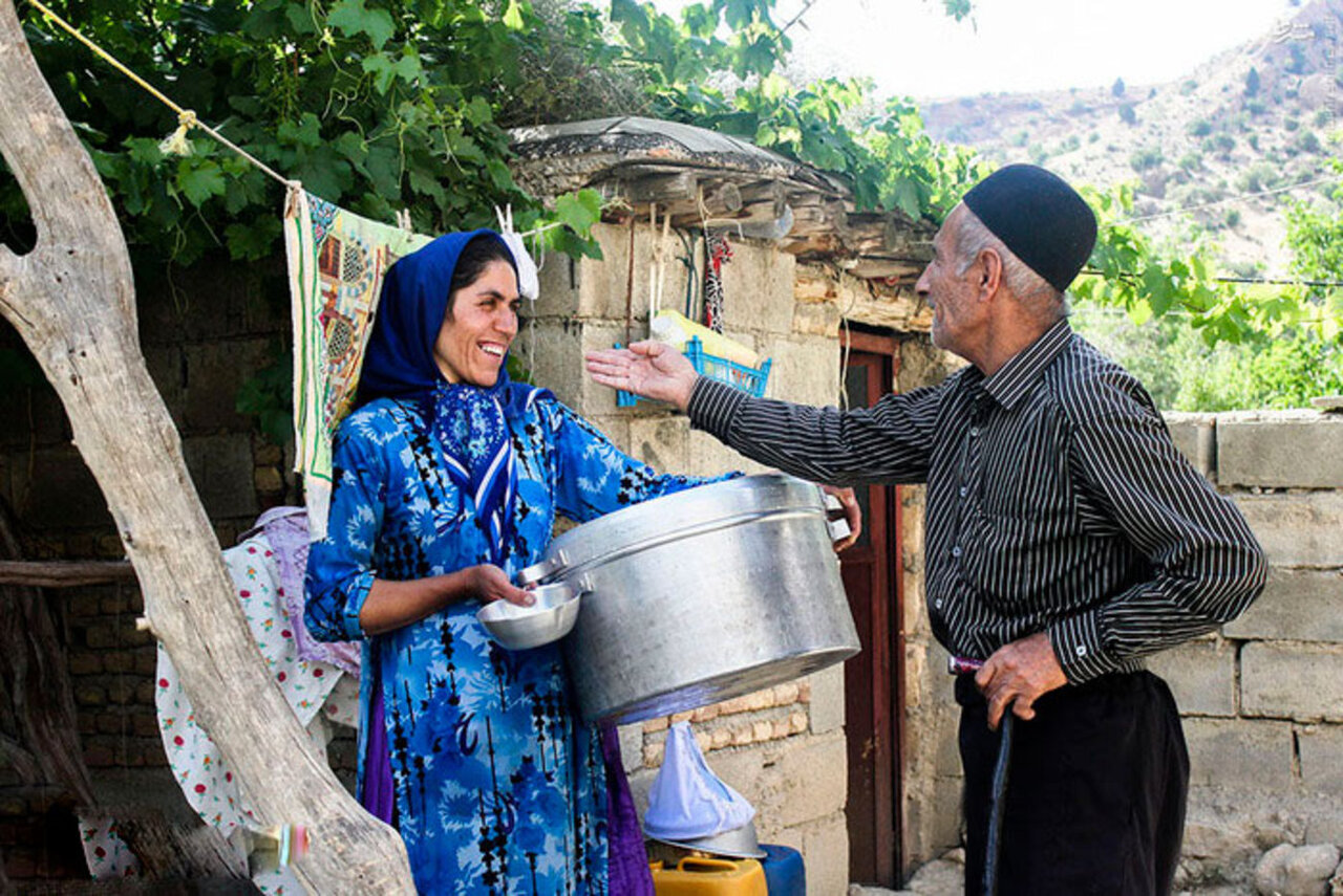 عطر خاک و عشق، داستان مادرانههای یک زن روستایی