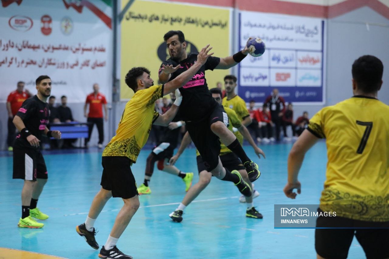 پیروزی گیتیپسند در شب طلسمشکنی سپاهان به دست سنگآهن