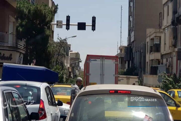 پایداری چراغ‌های راهنمایی اصفهان در تابستان پُرچالش برق