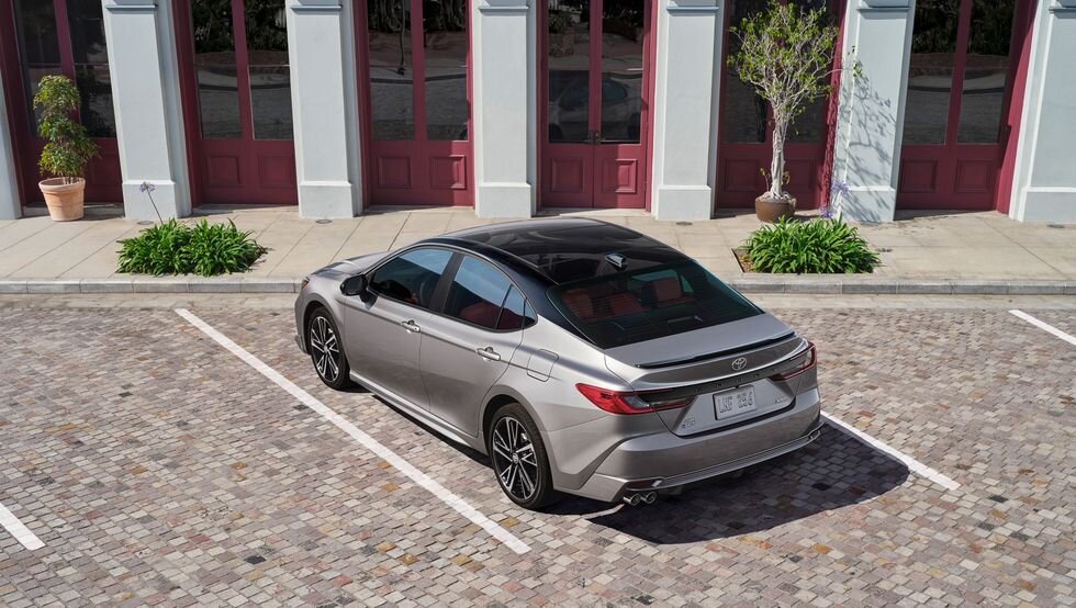 تویوتا کمری هیبرید 2024