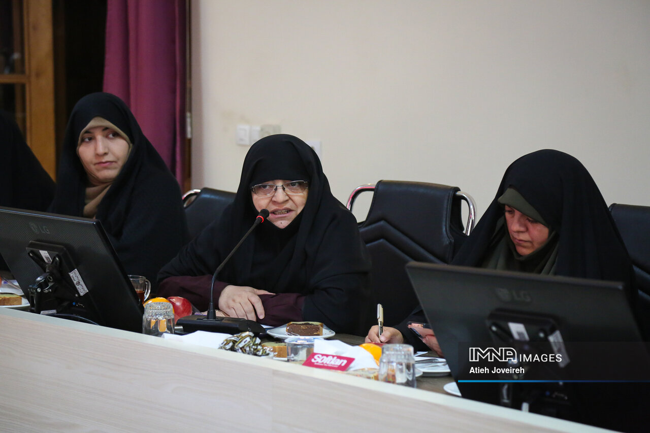 لزوم توجه به توانمندسازی بانوان و مشارکت آنها در تصمیمگیری و اتاق فکر نخبگانی
