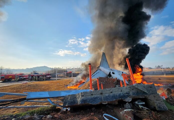 علت سقوط هواپیمای مسافربری کره جنوبی + فیلم حادثه