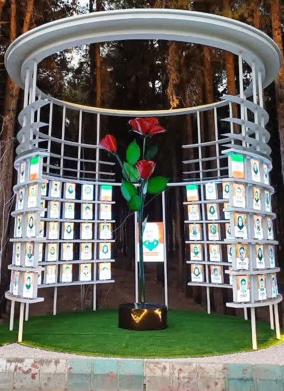 نصب المان حادثه تروریستی ۱۳ دی کرمان در مسیر گلزا شهدا