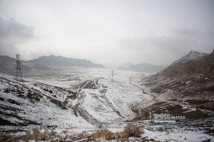 بارش اولین برف زمستانی در اصفهان