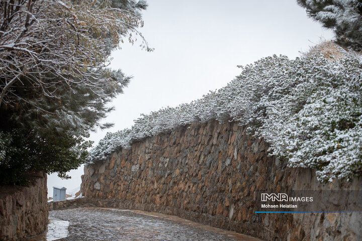 بارش اولین برف زمستانی در اصفهان