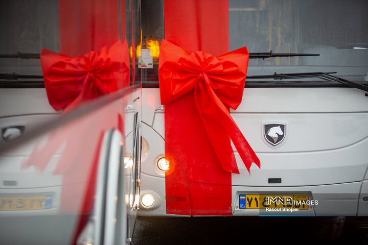 آیین ورود ۳۷ دستگاه اتوبوس جدید شهری به ناوگان حمل‌ونقل عمومی اصفهان