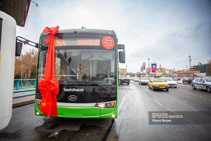 آیین ورود ۳۷ دستگاه اتوبوس جدید شهری به ناوگان حمل‌ونقل عمومی اصفهان