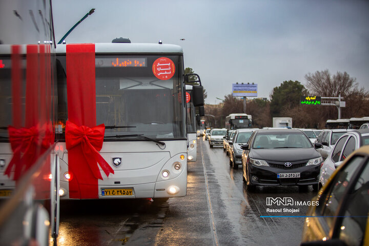 آیین ورود ۳۷ دستگاه اتوبوس جدید شهری به ناوگان حمل‌ونقل عمومی اصفهان