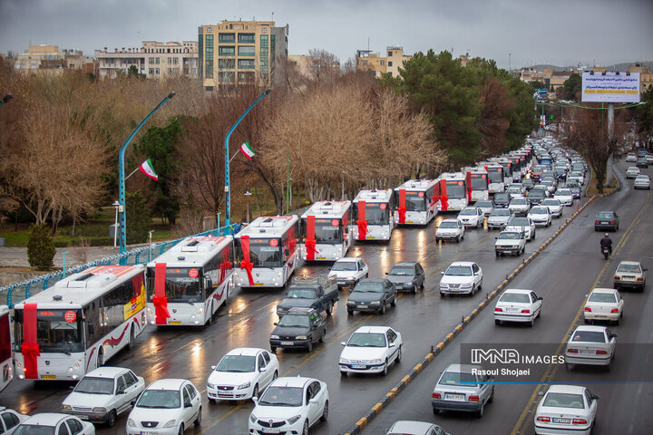 آیین ورود ۳۷ دستگاه اتوبوس جدید شهری به ناوگان حمل‌ونقل عمومی اصفهان