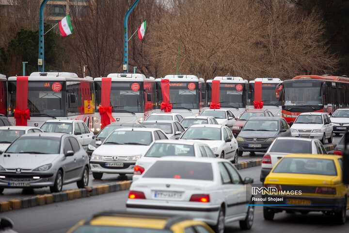 آیین ورود ۳۷ دستگاه اتوبوس جدید شهری به ناوگان حمل‌ونقل عمومی اصفهان