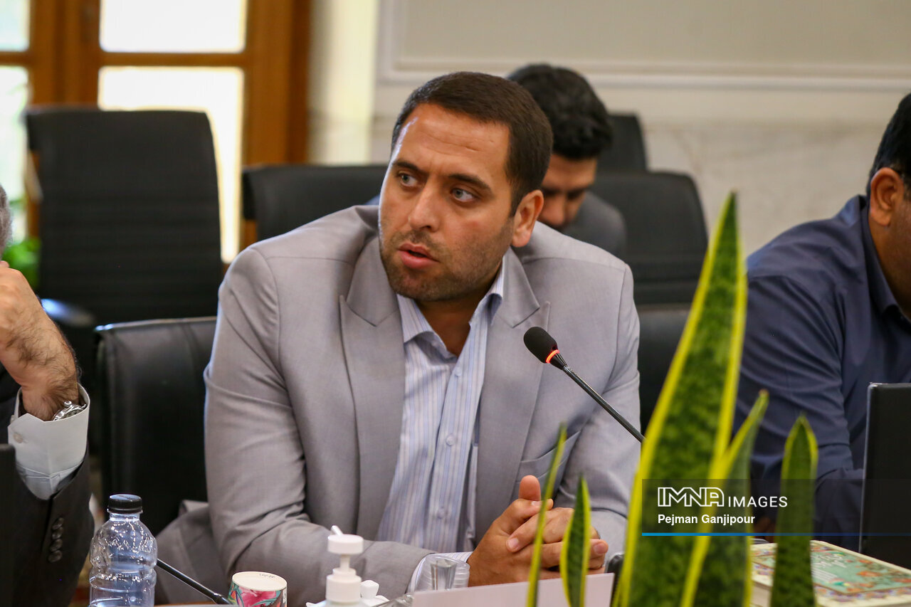 اسباب‌کشی موزاییک‌سازان  و ریخته‌گران اصفهان در انتظار واگذاری زمین