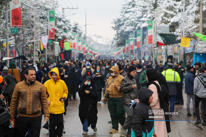 حال‌و‌هوای گلستان شهدای کرمان در سالروز شهادت حاج قاسم