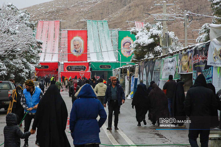 حال‌و‌هوای گلستان شهدای کرمان در سالروز شهادت حاج قاسم