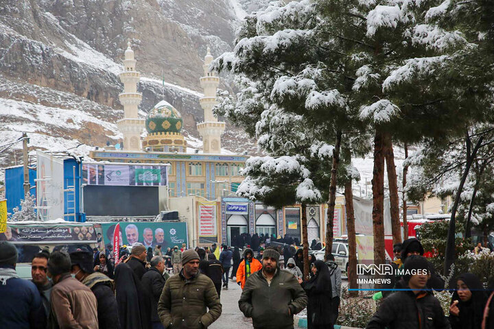 حال‌و‌هوای گلستان شهدای کرمان در سالروز شهادت حاج قاسم