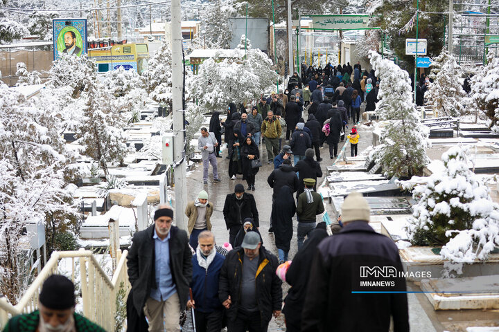 حال‌و‌هوای گلستان شهدای کرمان در سالروز شهادت حاج قاسم