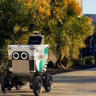 برخورد خودروی خودمختار با ربات تحویل در لسآنجلس