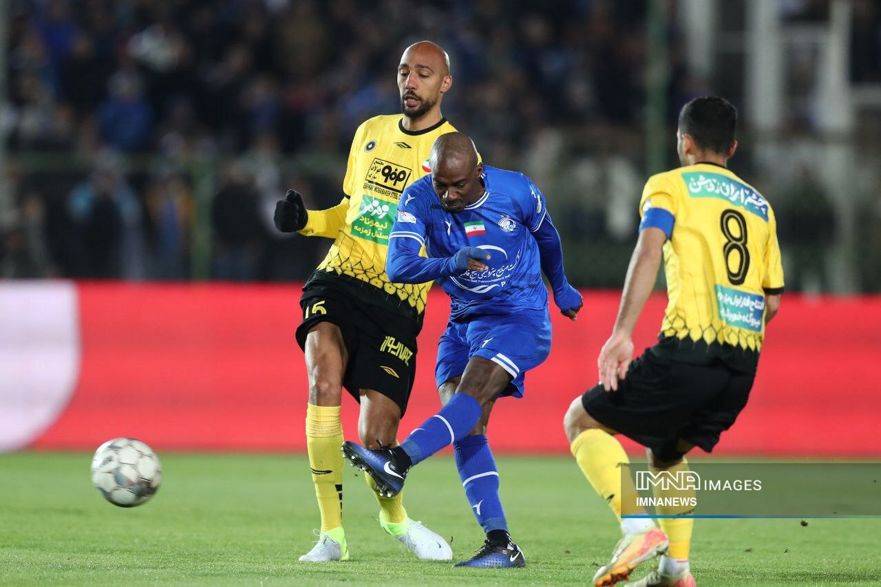 نیم فصل اول لیگ برتر از نگاه کارشناس فوتبال / کدام بازیکنان در ترکیب منتخب قرار میگیرند؟