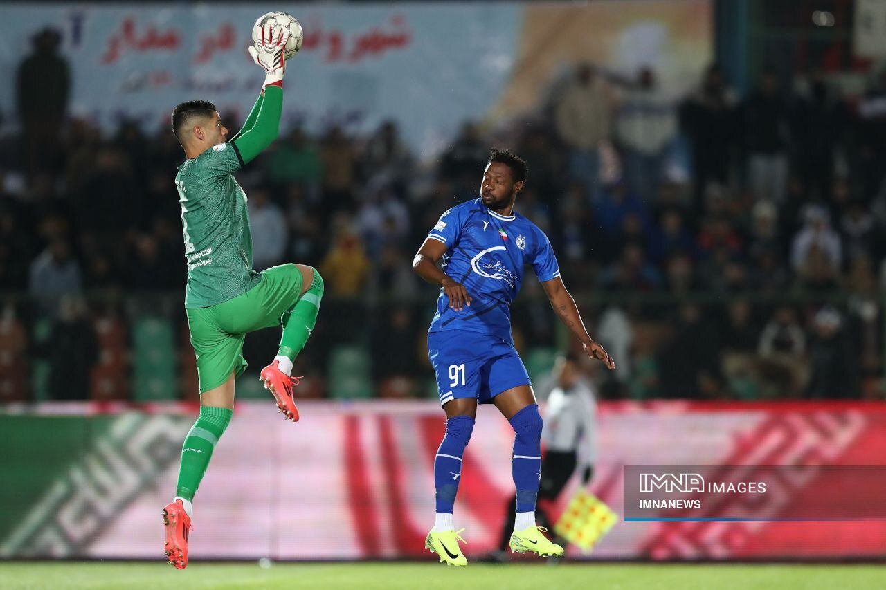 مرور اتفاقات نیمفصل اول و انتخاب تیم منتخب سپاهان و ذوبآهن از دیدگاه کارشناس فوتبال