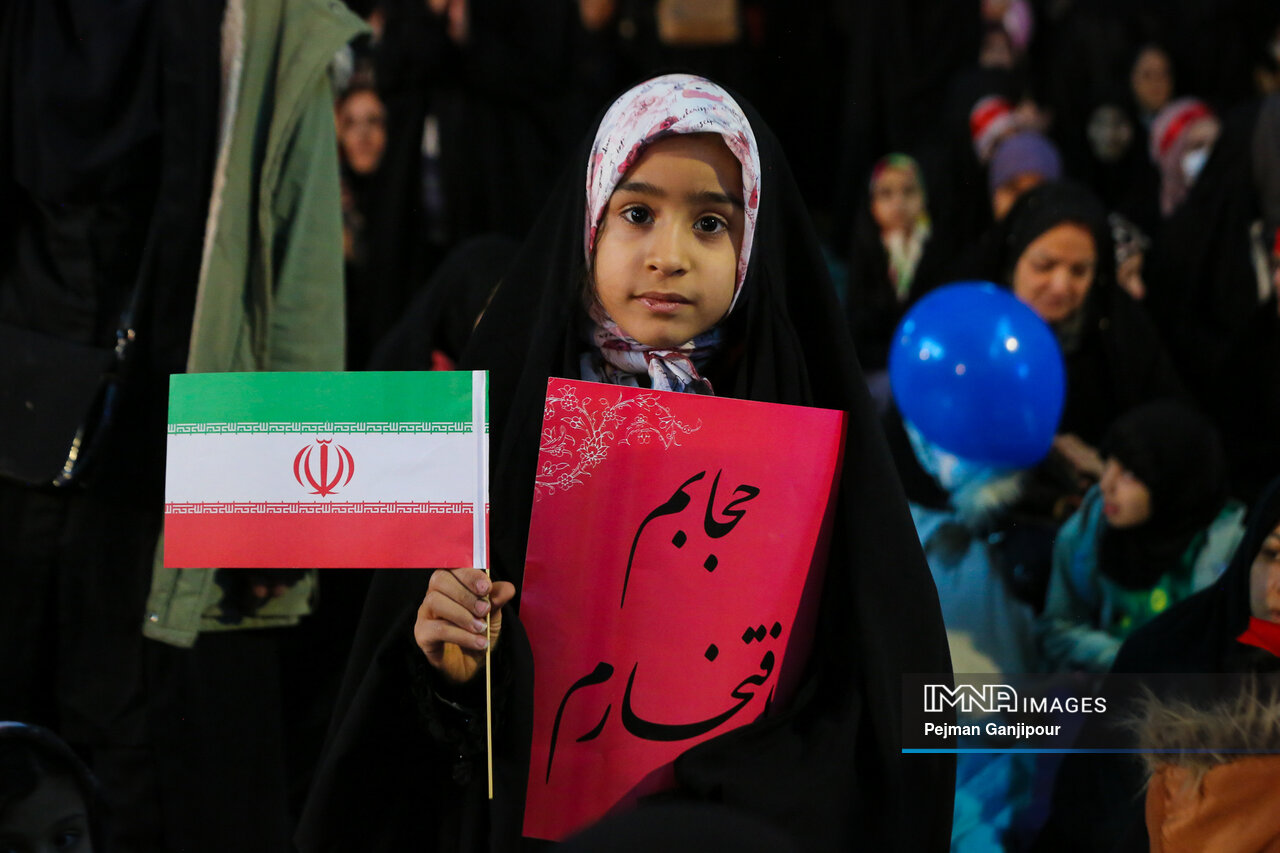 حماسهای از جنس کاپشن صورتیها
