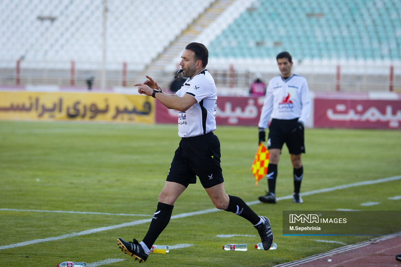 صدر و قعر به دنبال سه امتیاز حیاتی/ آغاز دهه پایانی لیگ با دربی کرمان و اصفهان