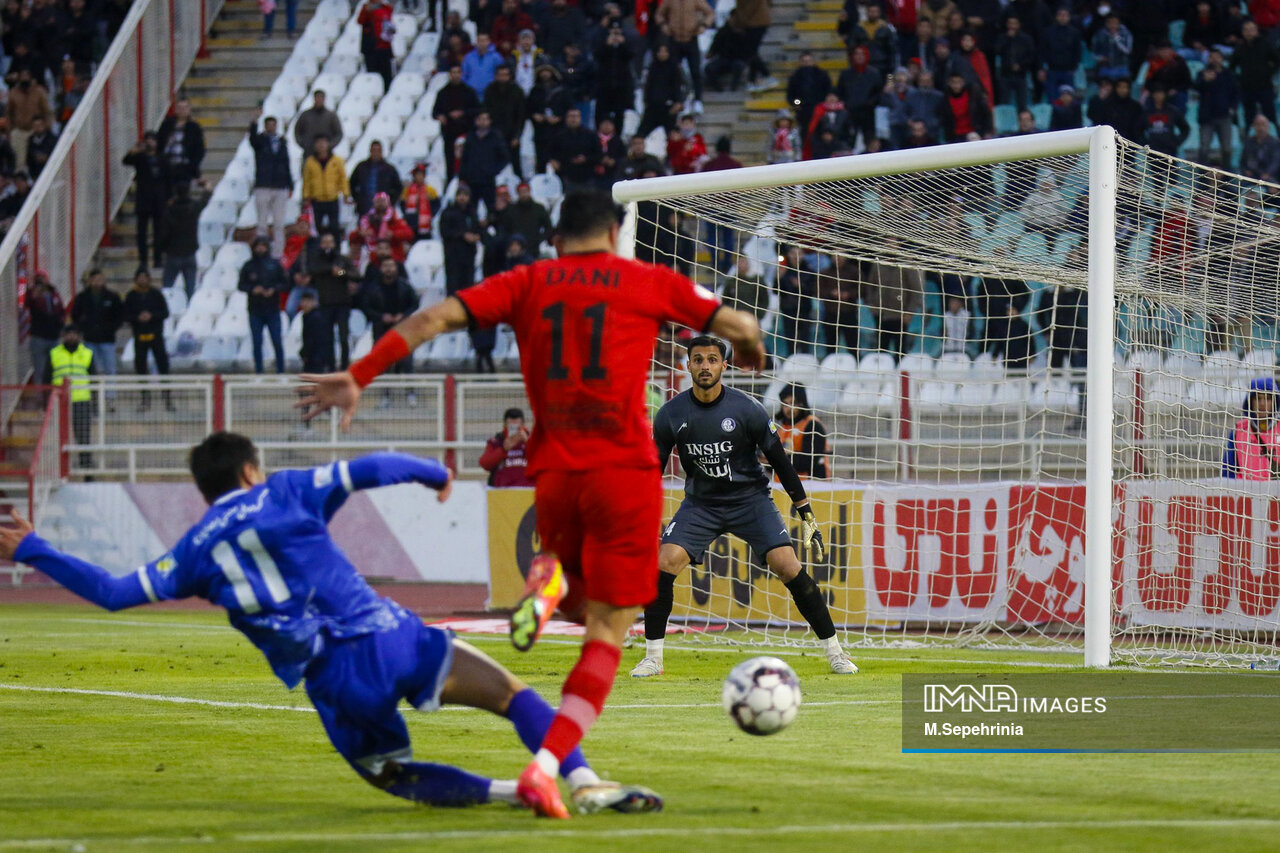 نیم فصل اول لیگ برتر از نگاه کارشناس فوتبال / کدام بازیکنان در ترکیب منتخب قرار میگیرند؟